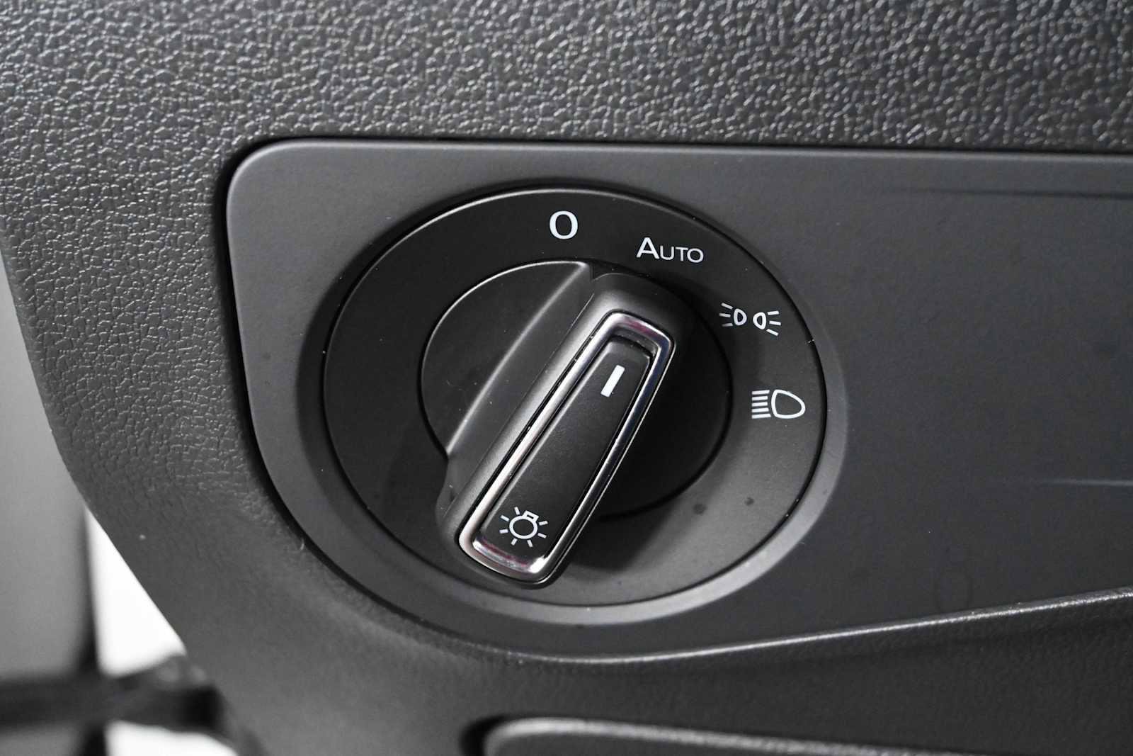 Certified 2022 Volkswagen Tiguan SE FWD image 19