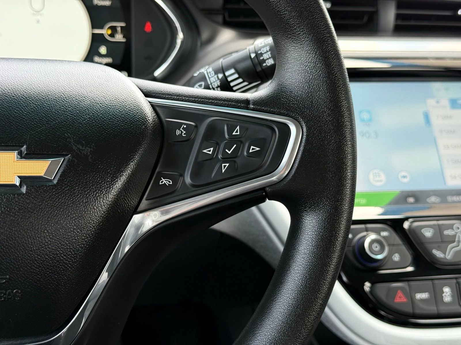 Used 2018 Chevrolet Bolt LT FWD image 28