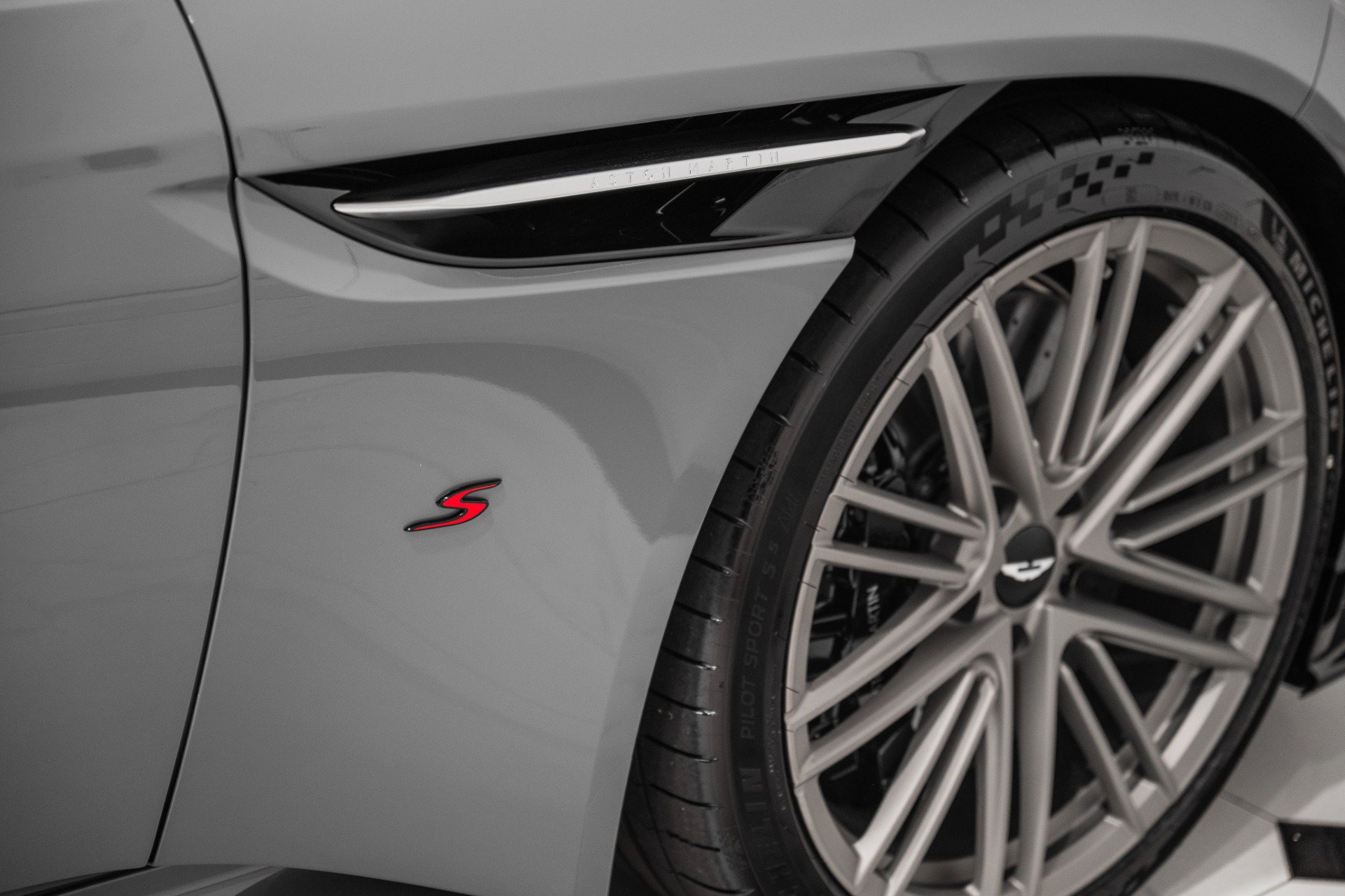 New 2026 Aston Martin DB12 Convertible RWD image 9