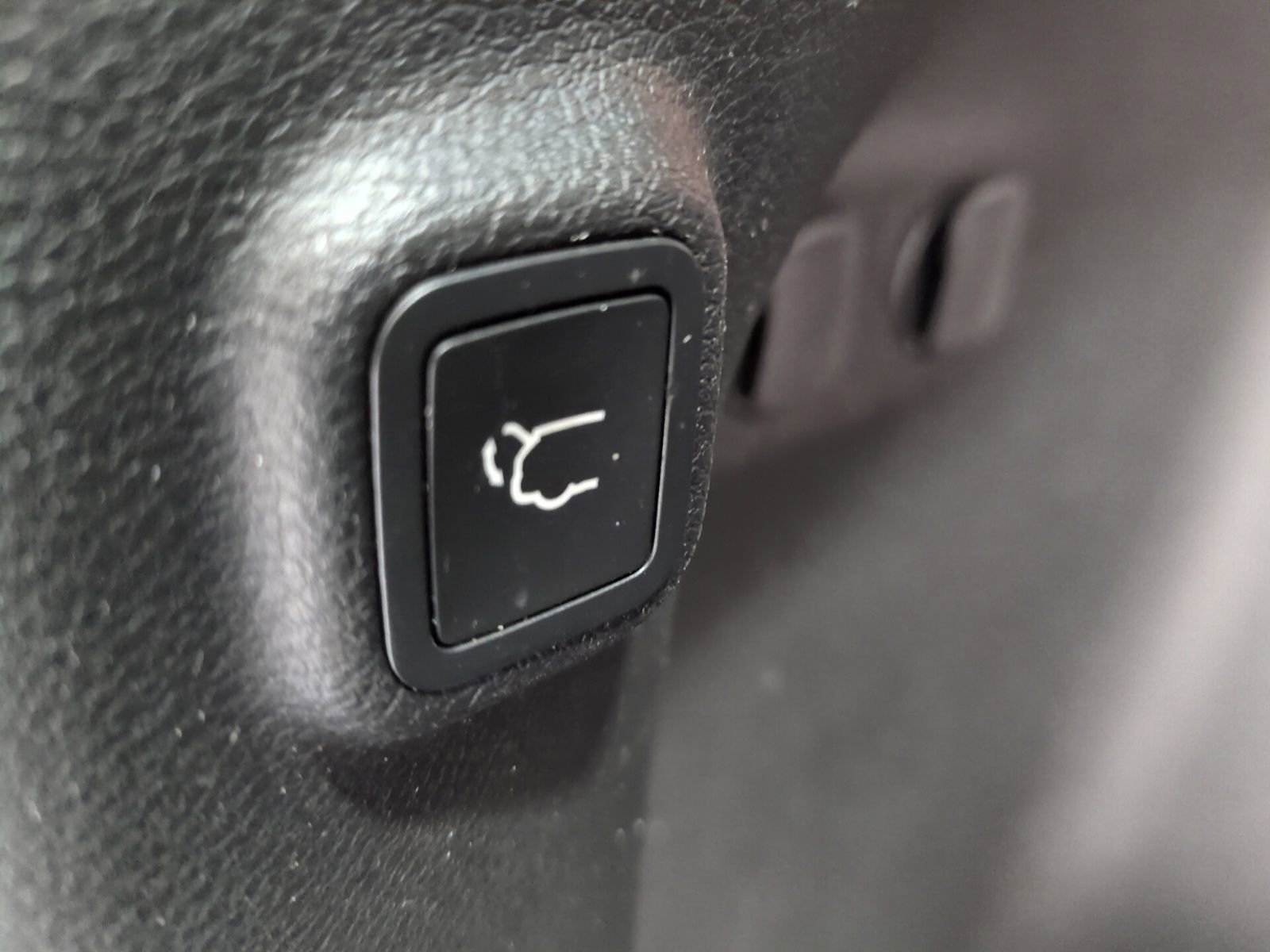 Used 2019 Jeep Cherokee Trailhawk AWD/4WD image 13