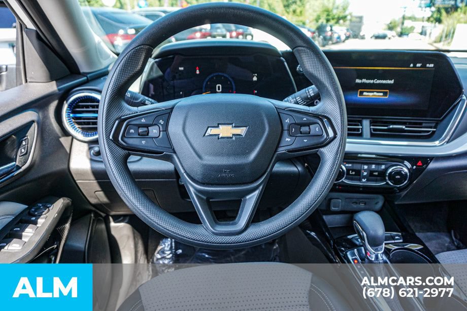 Used 2025 Chevrolet Trax LT FWD image 27