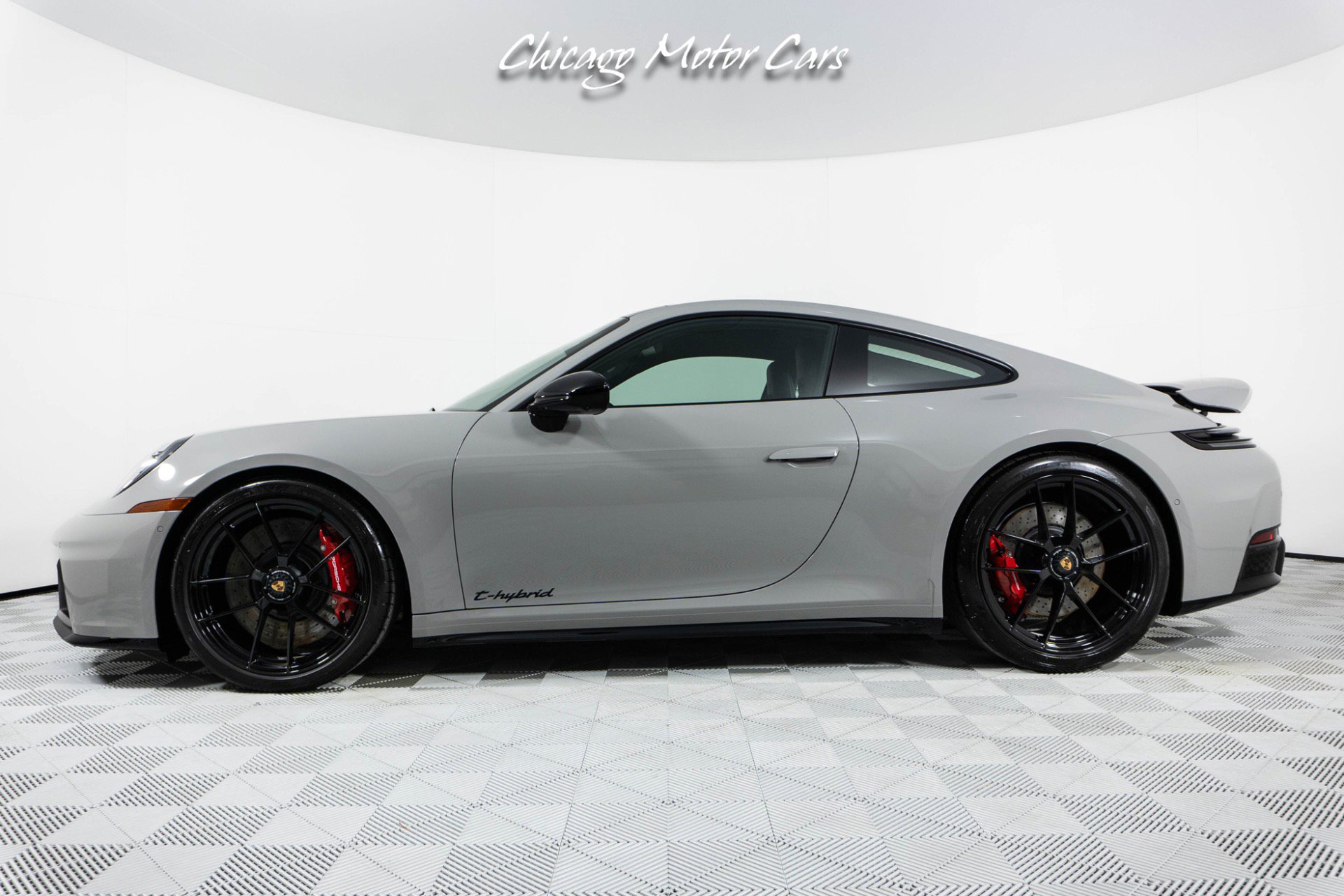 Used 2025 Porsche 911 GTS image 2
