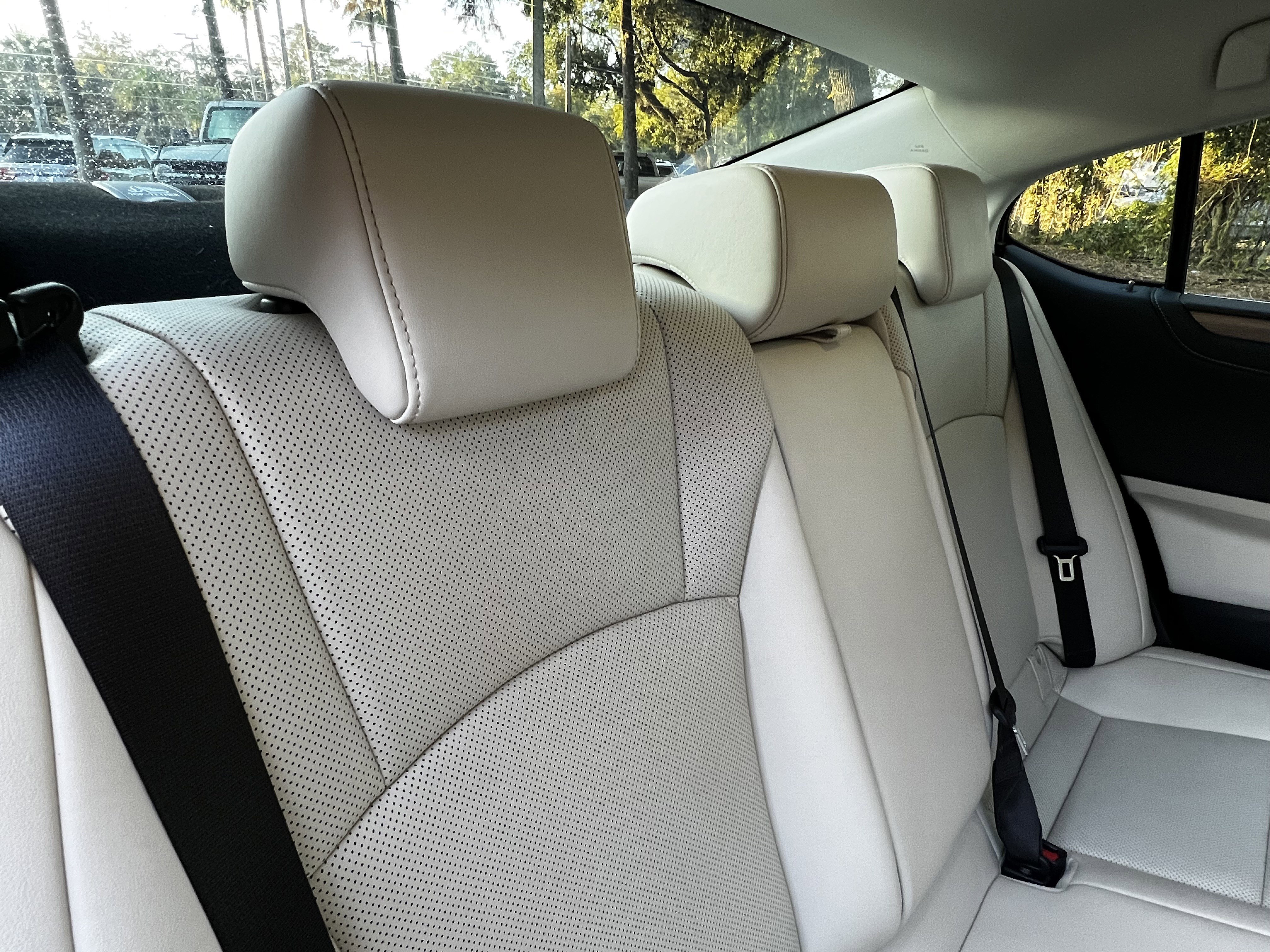 Certified 2025 Lexus ES 300h w/ Premium Package image 41