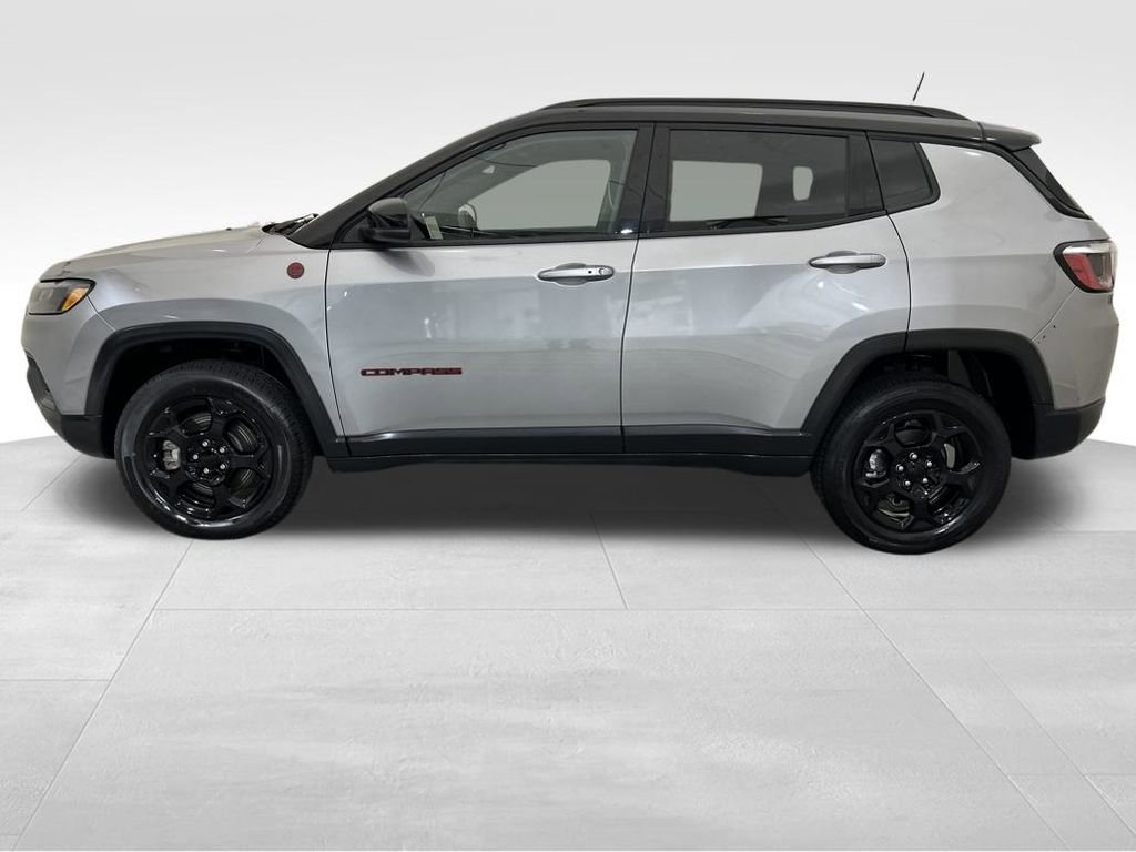 Used 2024 Jeep Compass Trailhawk image 2
