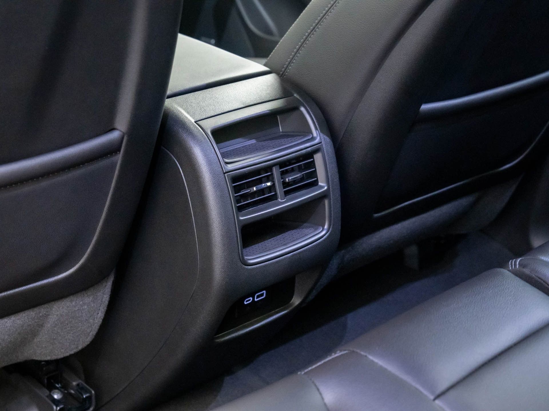 New 2026 Cadillac XT5 Luxury image 17