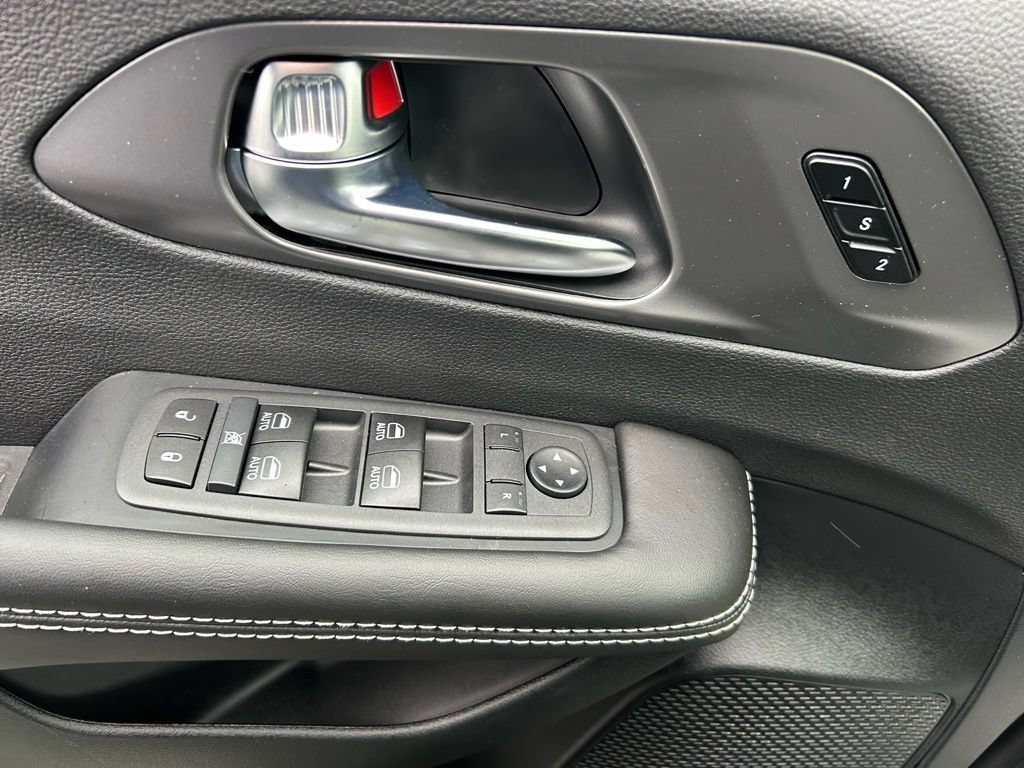New 2026 Chrysler Pacifica Select w/ S Appearance Package FWD image 15