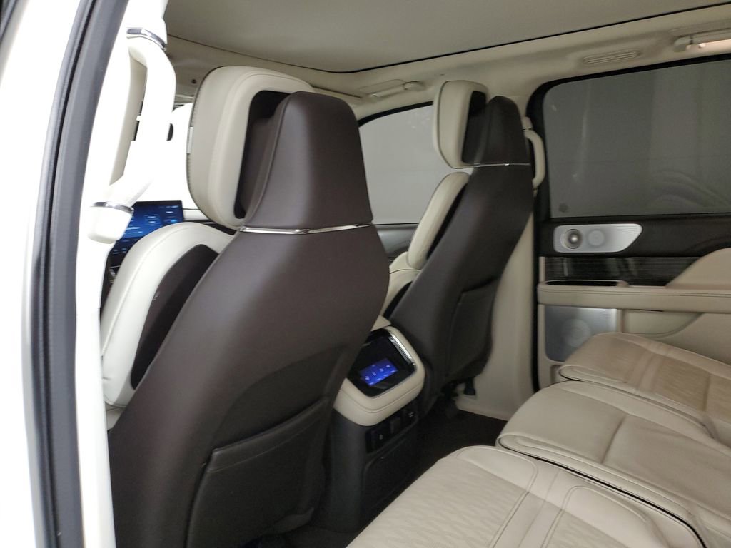 Certified 2024 Lincoln Navigator L Black Label AWD/4WD image 10