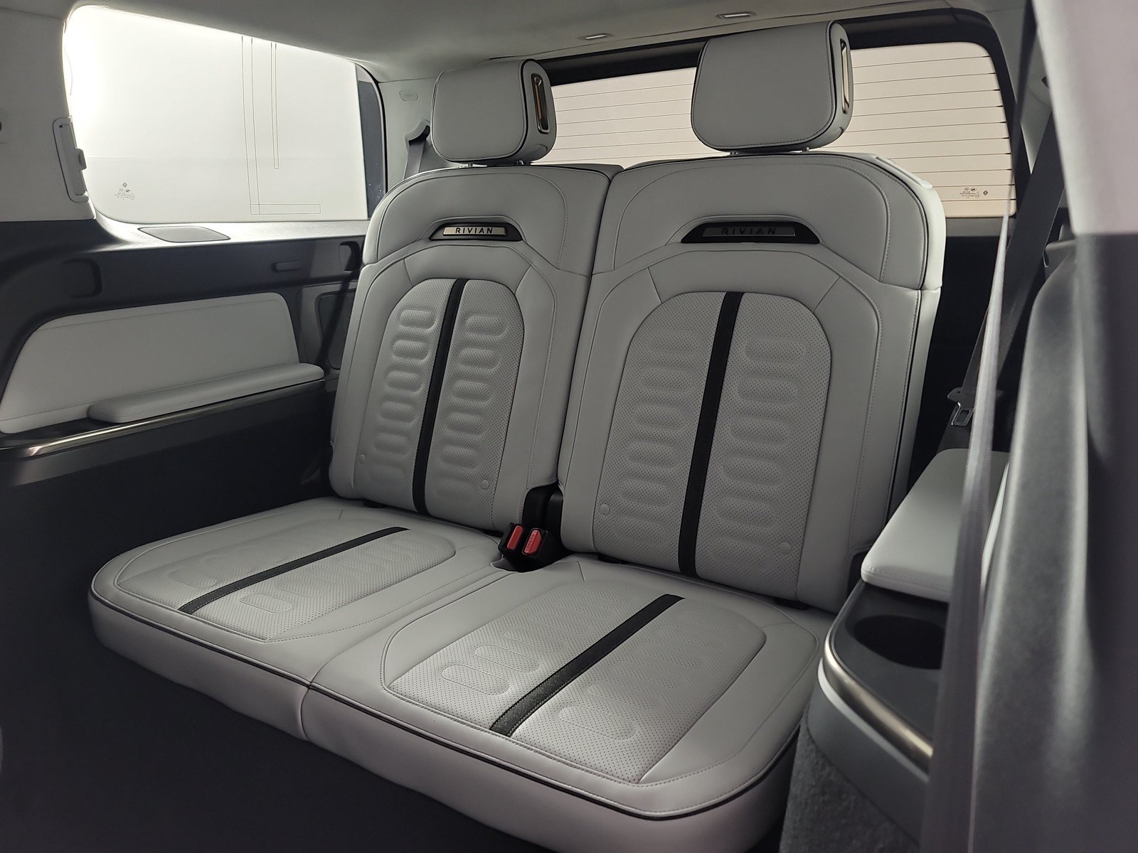 Used 2024 Rivian R1S Adventure AWD/4WD image 22