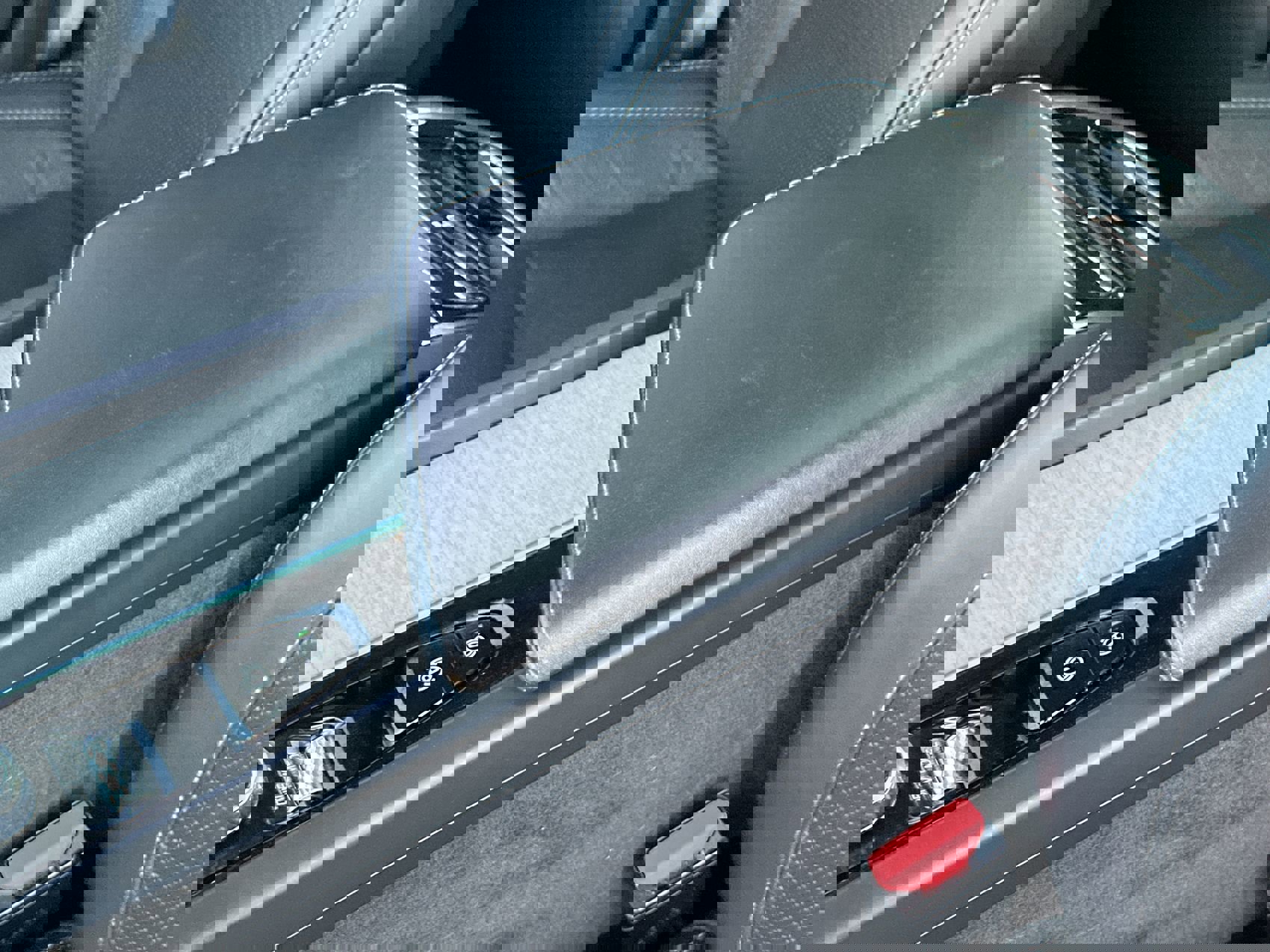 Used 2020 Volvo XC60 T6 Inscription w/ Protection Package Premier image 18