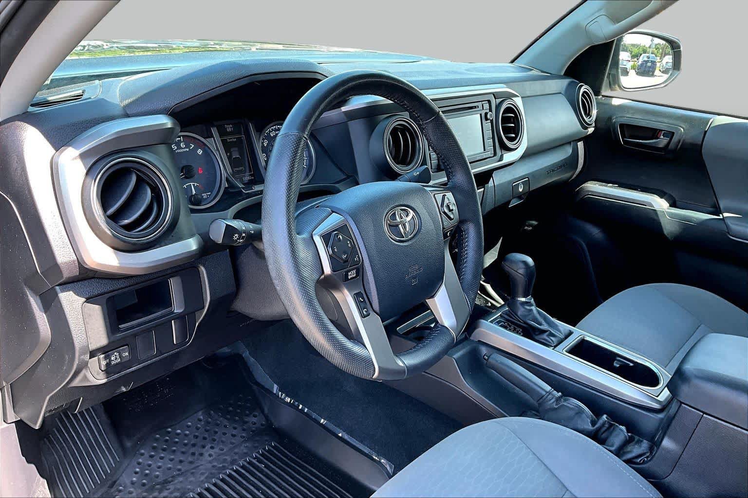 Used 2017 Toyota Tacoma SR5 AWD/4WD image 17