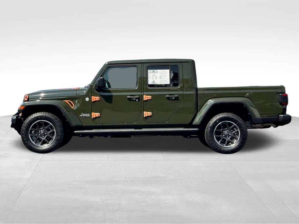 Used 2022 Jeep Gladiator Overland w/ LED Lighting Group AWD/4WD image 4