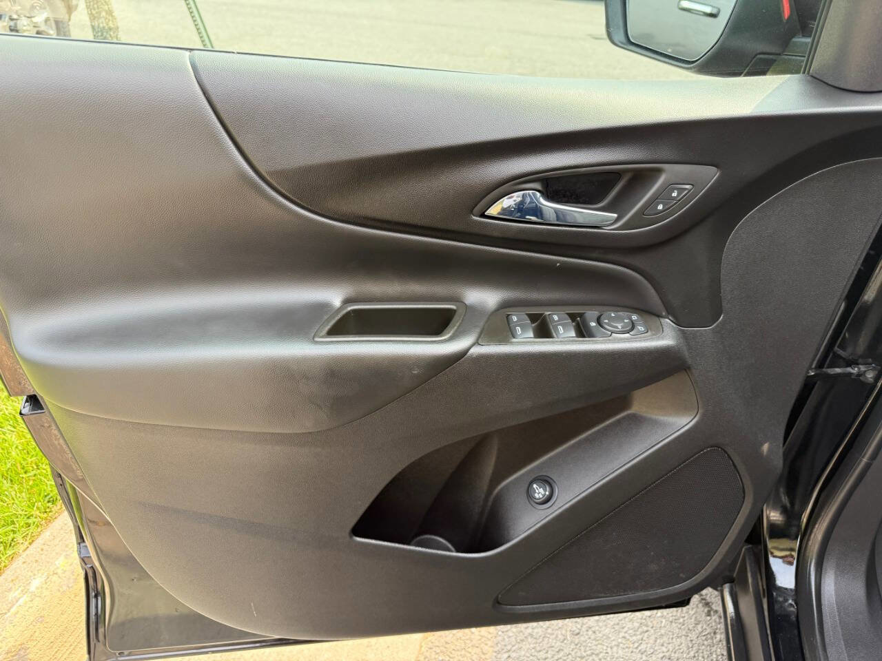 Used 2023 Chevrolet Equinox LT image 18