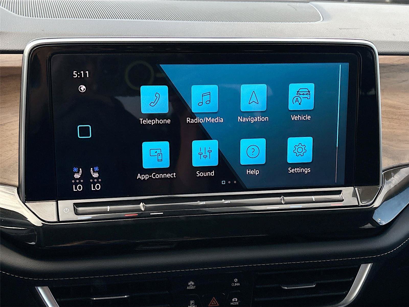 Used 2025 Volkswagen Atlas SE FWD image 16