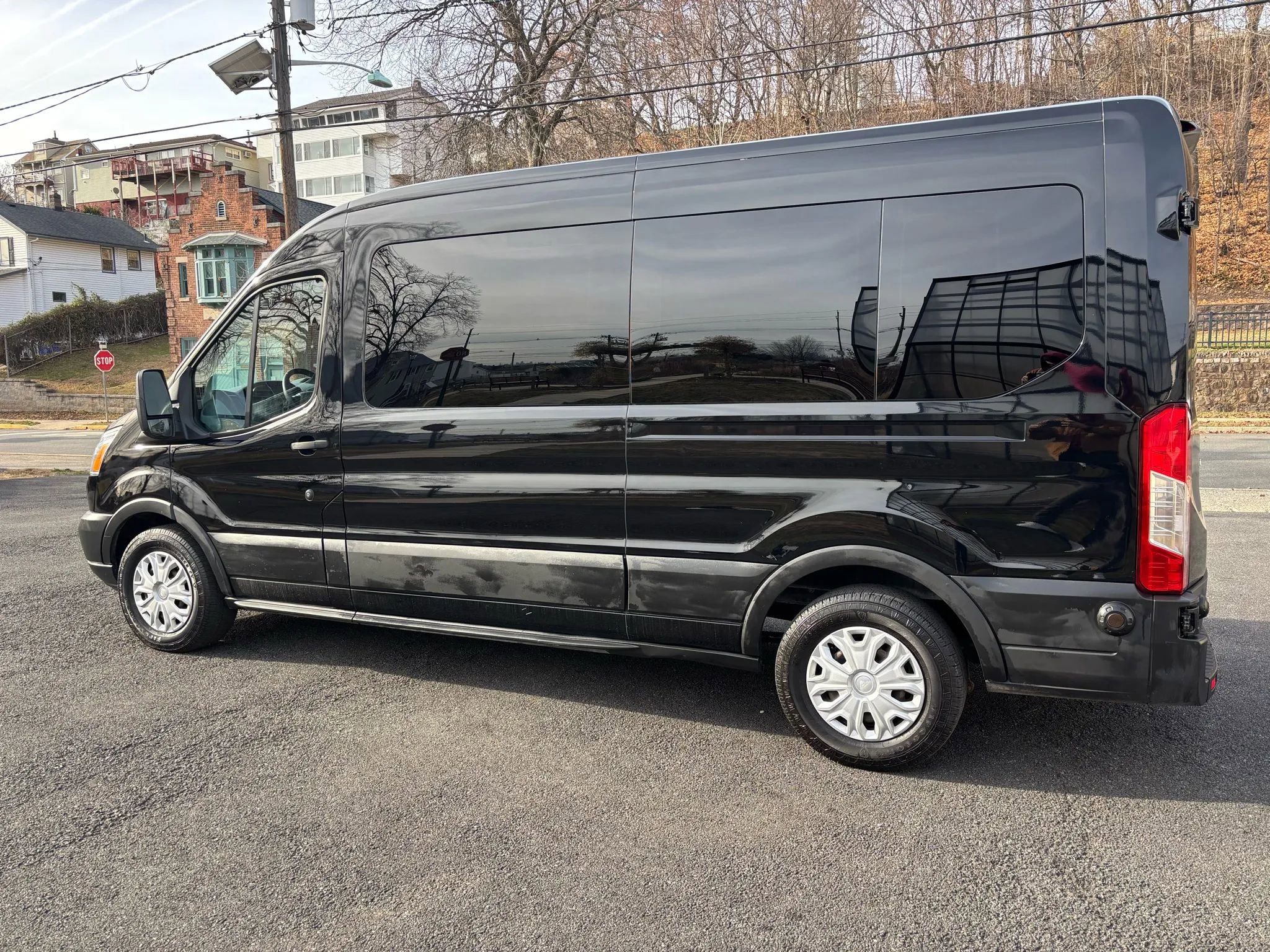 Used 2019 Ford Transit 350 XLT image 5