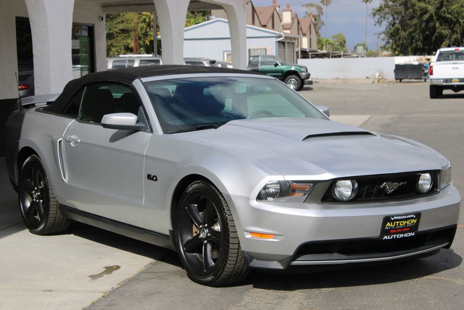 Used 2011 Ford Mustang GT Premium RWD image 3
