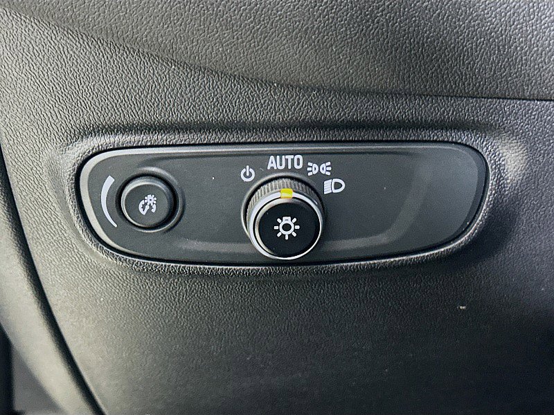 Used 2023 Chevrolet Equinox LT FWD image 9
