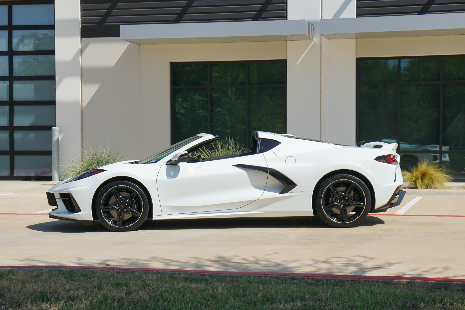 Used 2021 Chevrolet Corvette Stingray Preferred Cpe w/ Z51 Performance Package RWD image 3