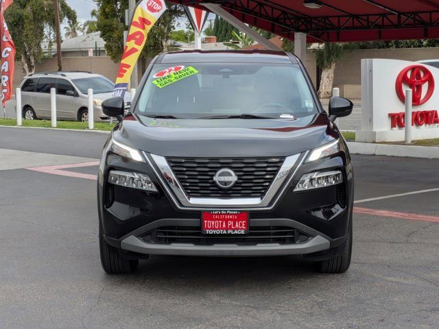 Used 2022 Nissan Rogue SV image 2