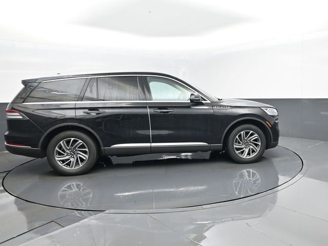 Used 2023 Lincoln Aviator AWD image 4