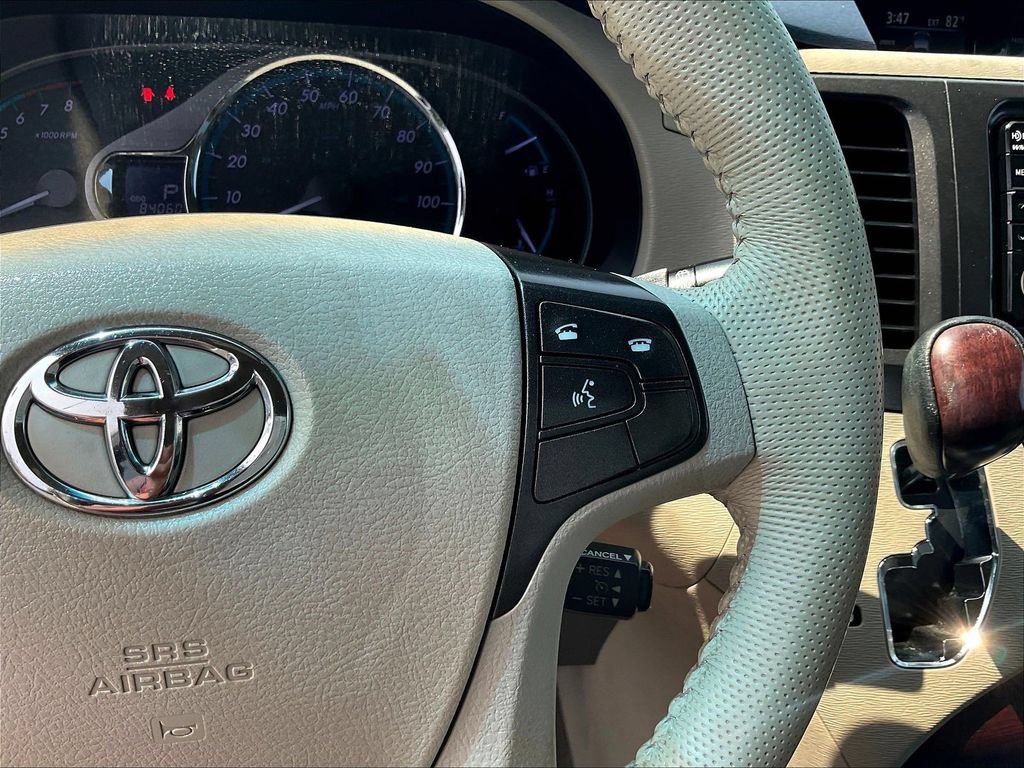 Used 2014 Toyota Sienna XLE FWD image 12