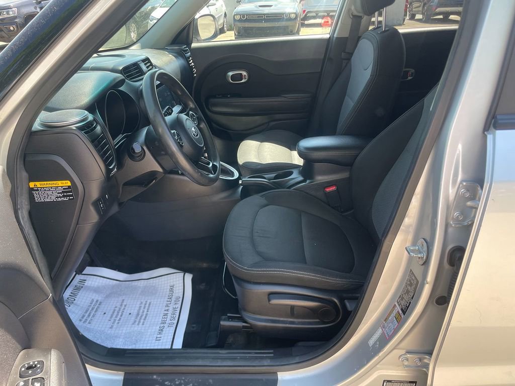 Used 2018 Kia Soul + FWD image 12