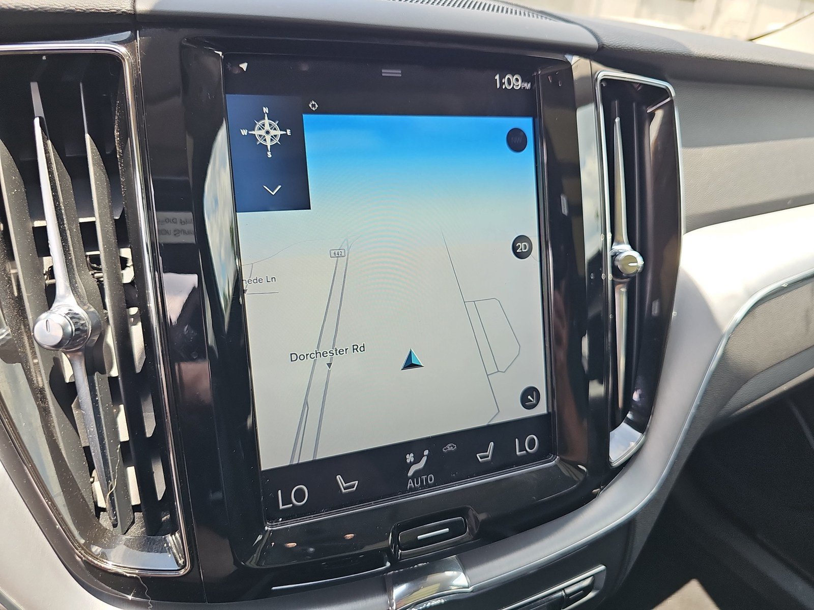 Used 2019 Volvo XC60 T6 Momentum w/ Multimedia Package AWD/4WD image 26