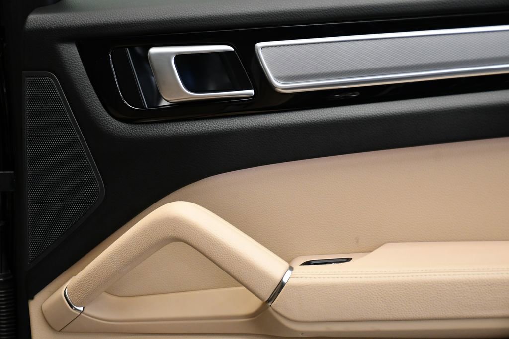 Used 2022 Porsche Cayenne Platinum Edition image 51