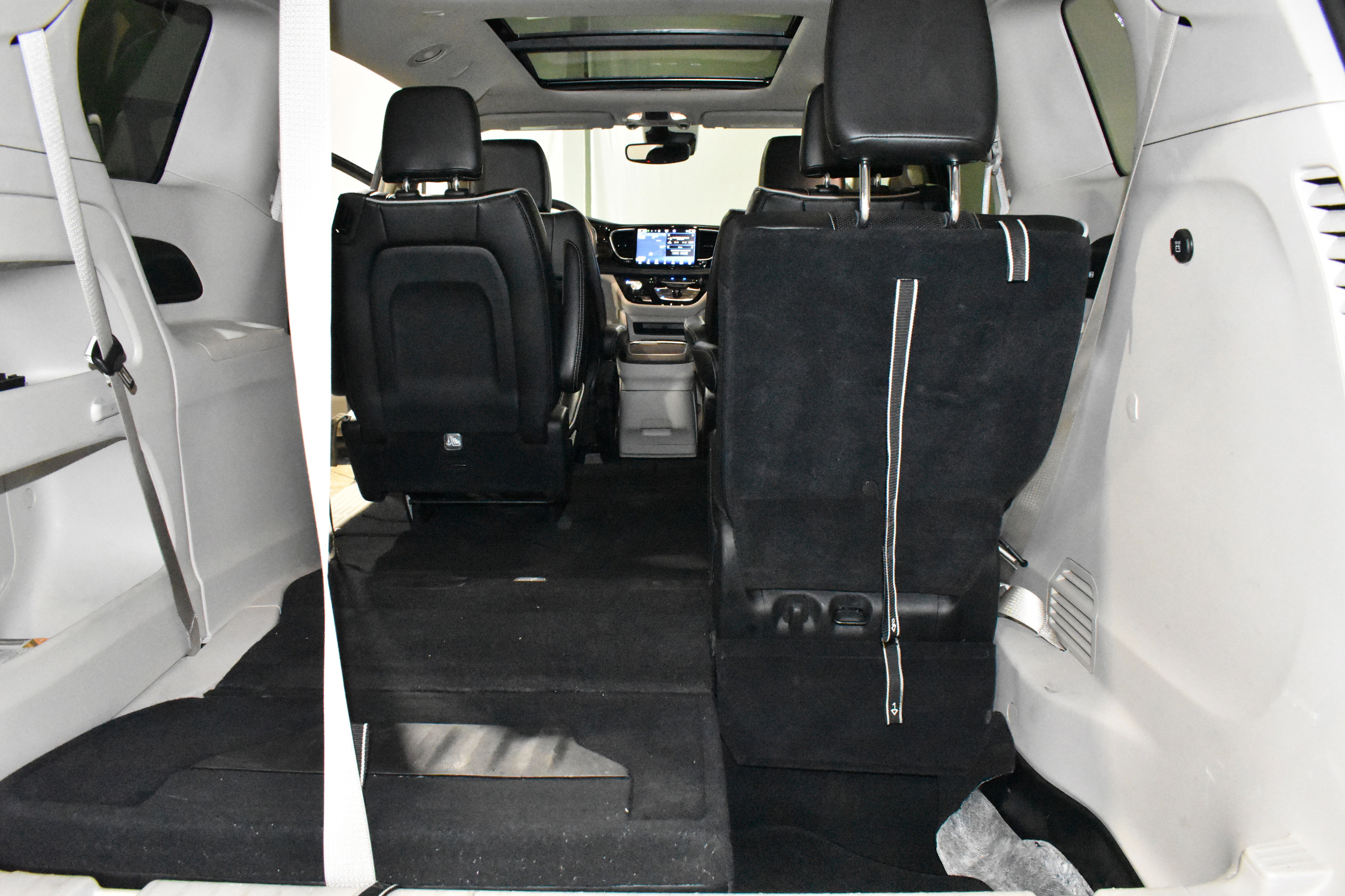 Used 2023 Chrysler Pacifica Limited FWD image 35