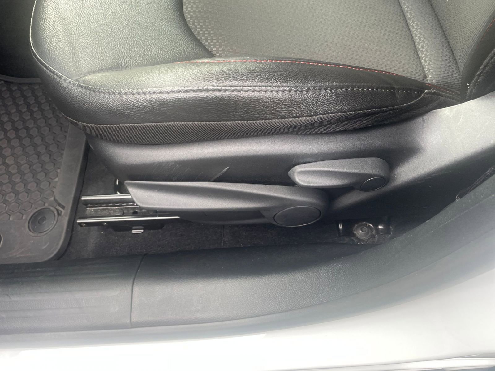 Used 2025 Jeep Compass Trailhawk image 23