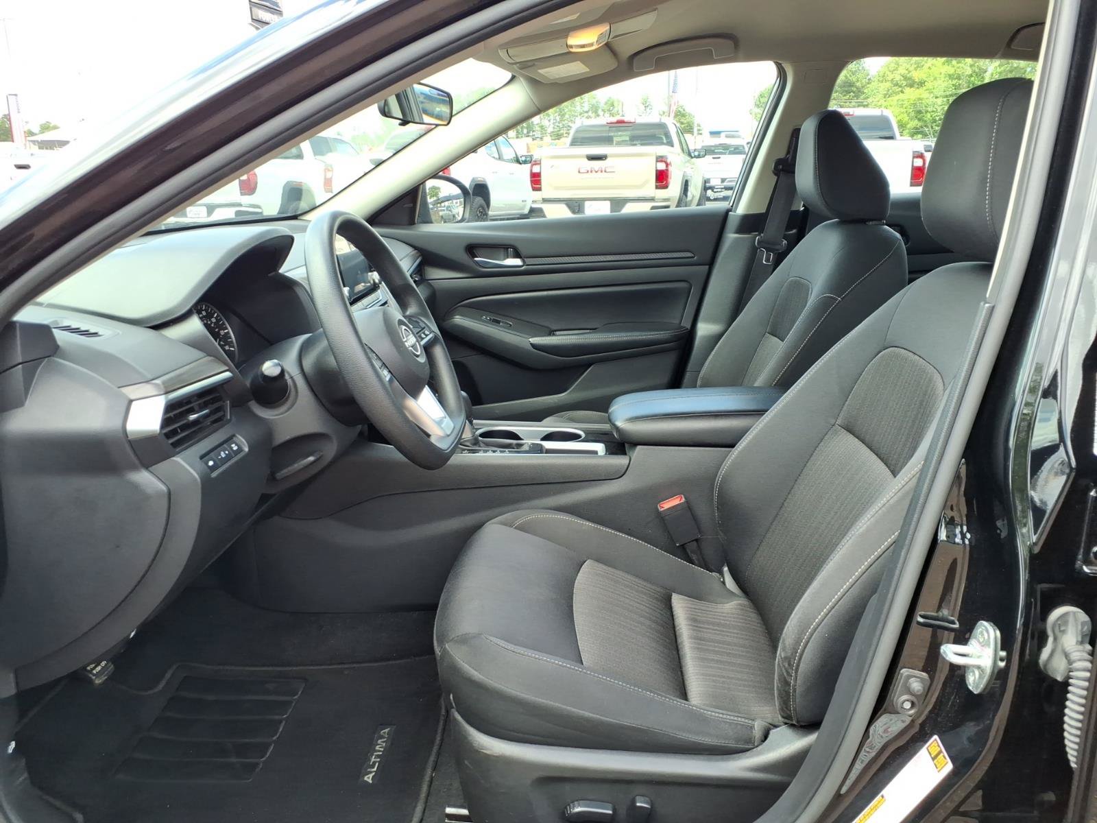 Used 2024 Nissan Altima 2.5 SV FWD image 18