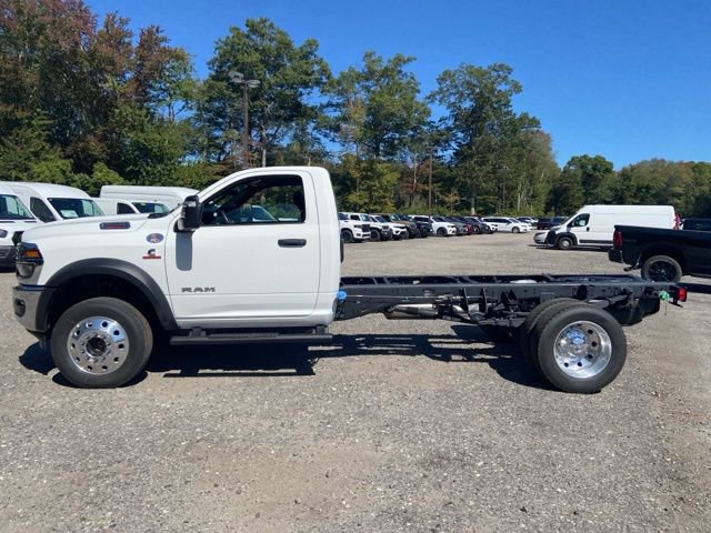 New 2026 RAM 5500 4x4 Regular Cab image 3