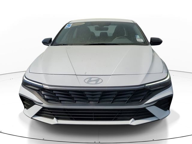 Used 2025 Hyundai Elantra Sport image 2