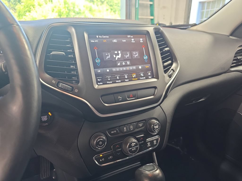 Used 2019 Jeep Cherokee Trailhawk AWD/4WD image 21
