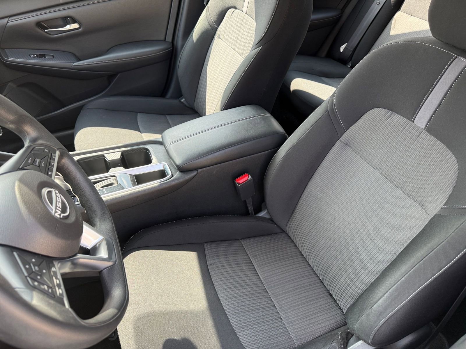 Used 2025 Nissan Sentra SV image 36