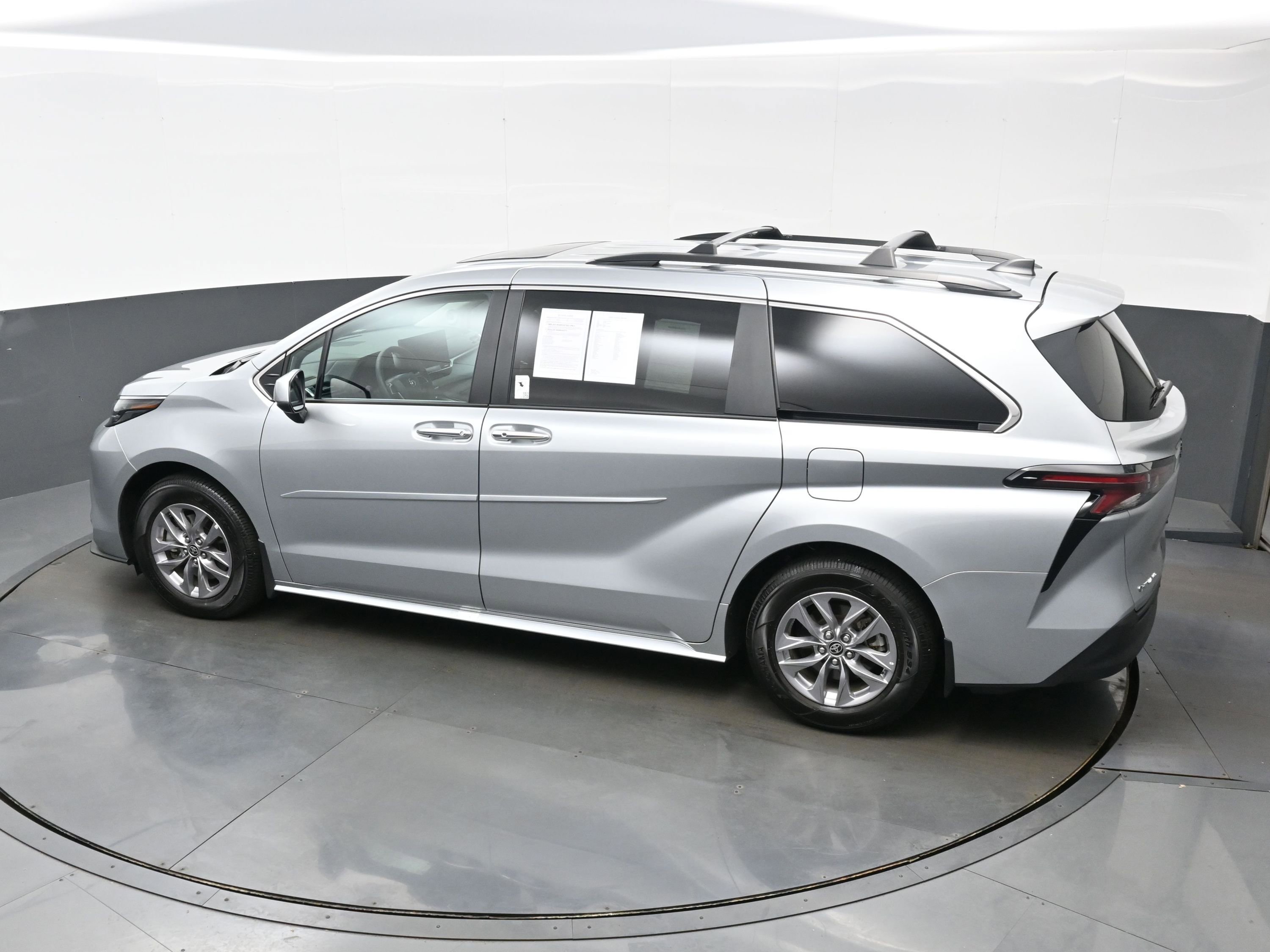Used 2025 Toyota Sienna XLE w/ XLE Plus Package AWD/4WD image 39