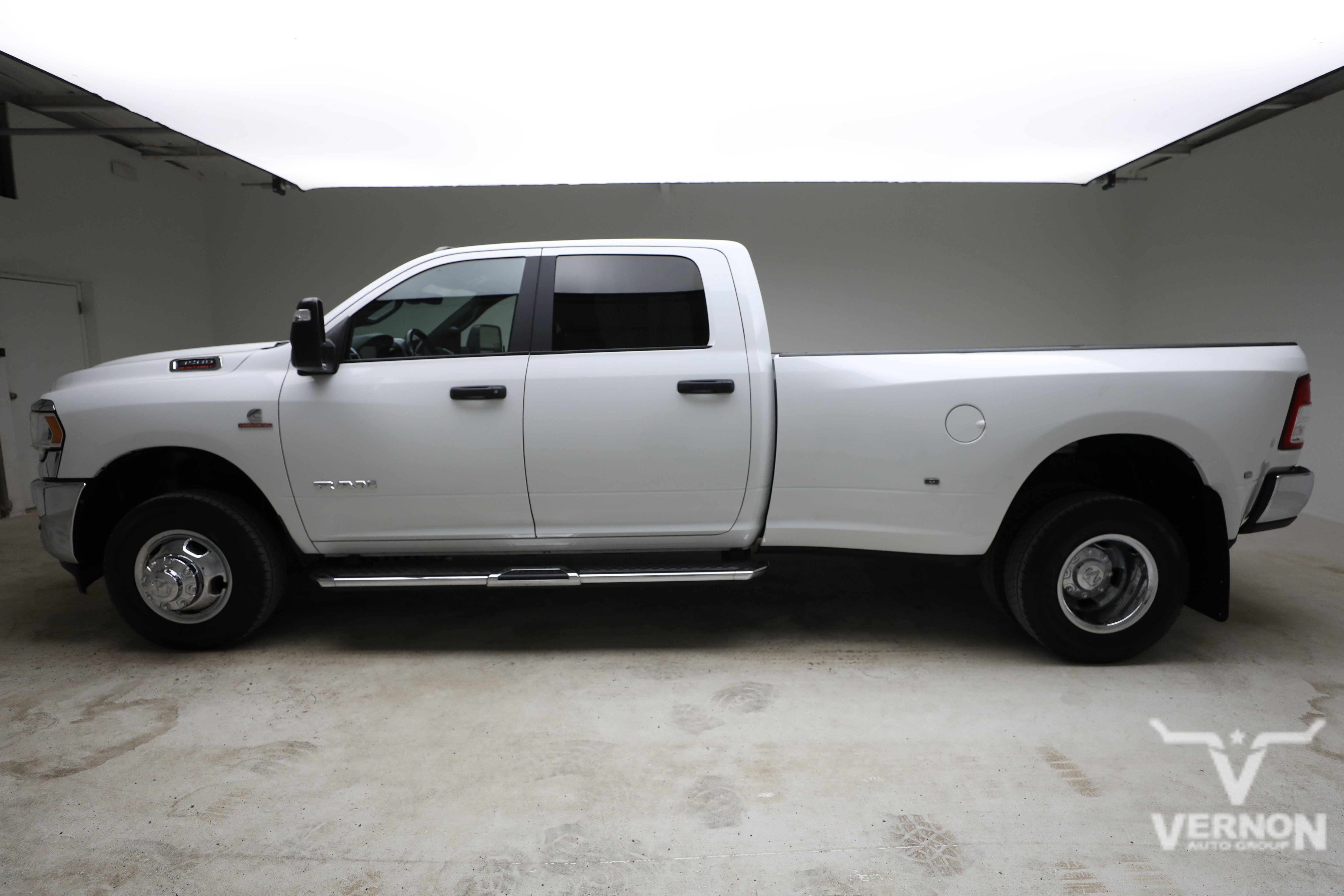 Used 2024 RAM 3500 Big Horn AWD/4WD image 2