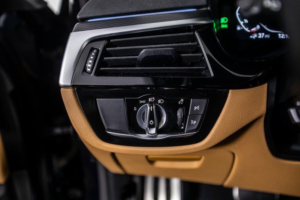 Used 2023 BMW 530e w/ M Sport Package image 30