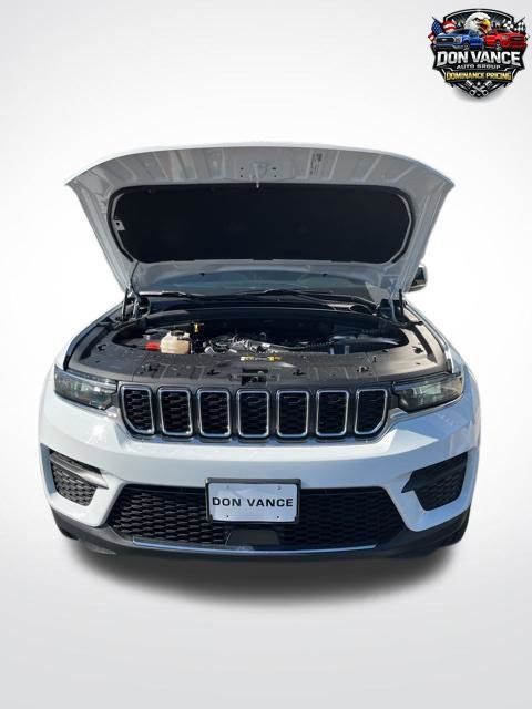 Used 2025 Jeep Grand Cherokee Laredo w/ Trailer Tow Package image 37