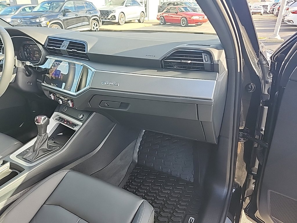 Used 2025 Audi Q3 2.0T Premium AWD/4WD image 12