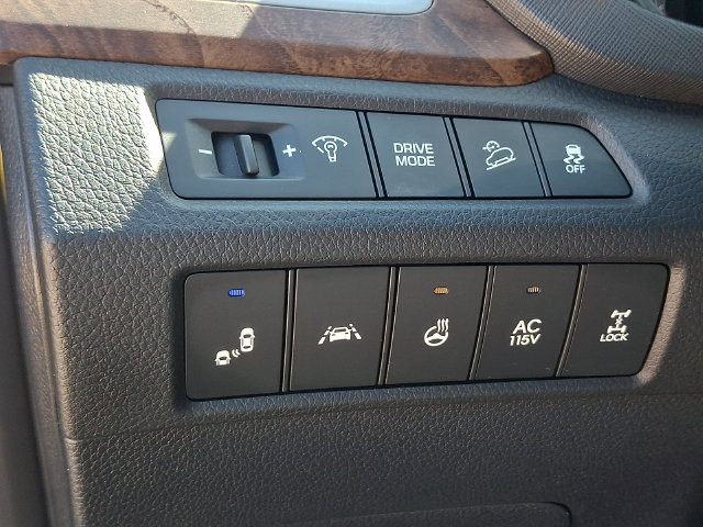 Used 2017 Hyundai Santa Fe Limited AWD/4WD image 29
