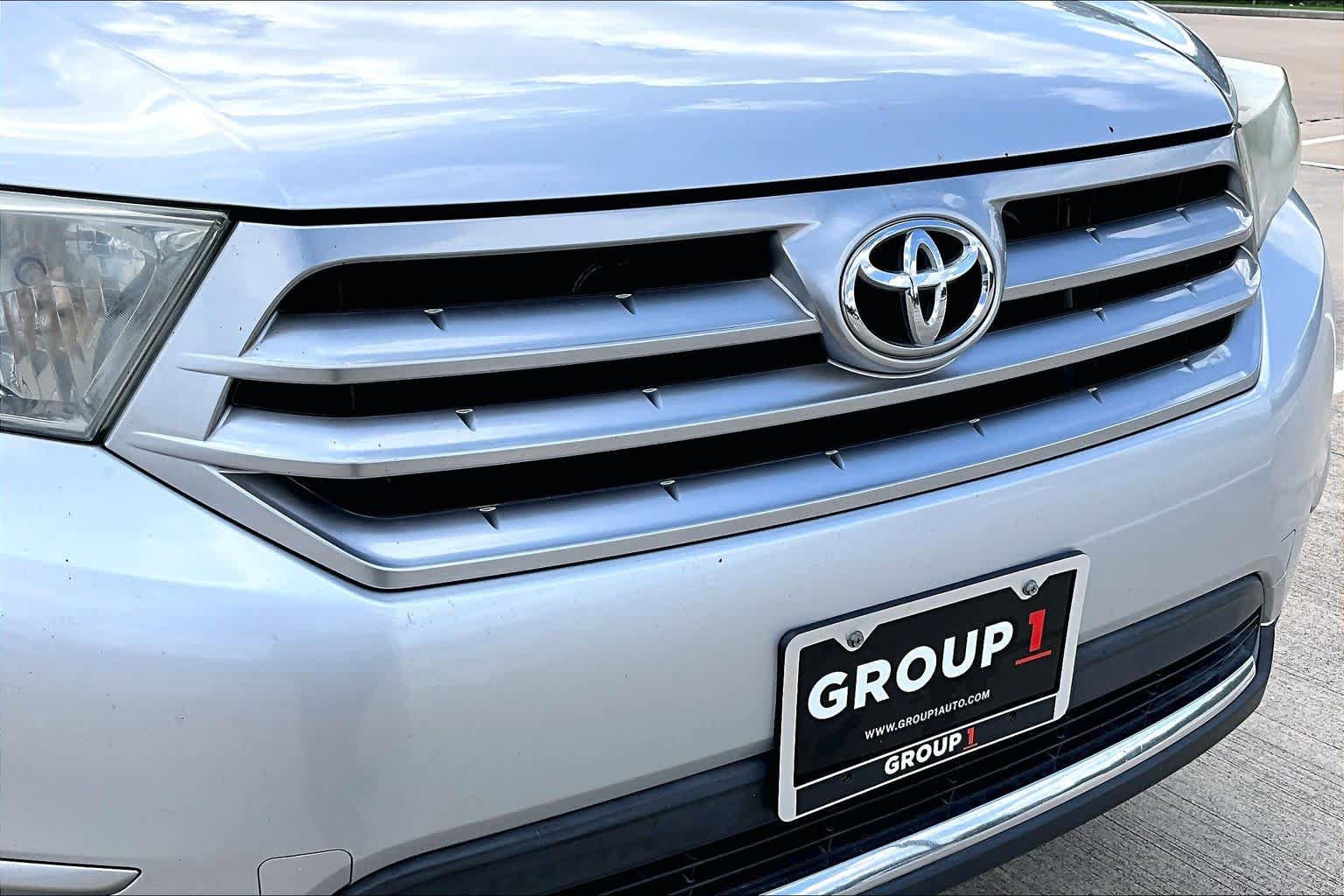 Used 2012 Toyota Highlander SE w/ Tow Pkg FWD image 28