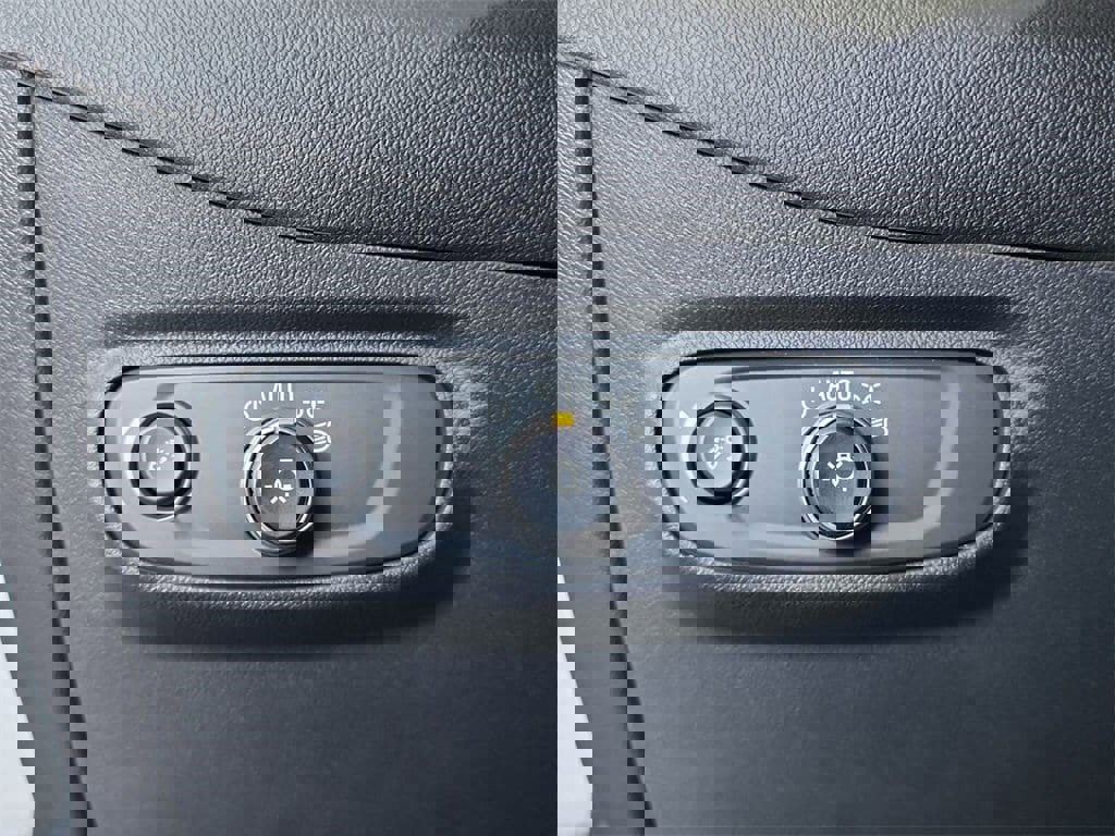 Certified 2023 Chevrolet Equinox LS w/ Sport Edition image 18