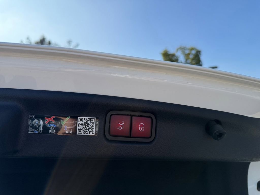 Used 2025 Mercedes-Benz C 300 Sedan image 11