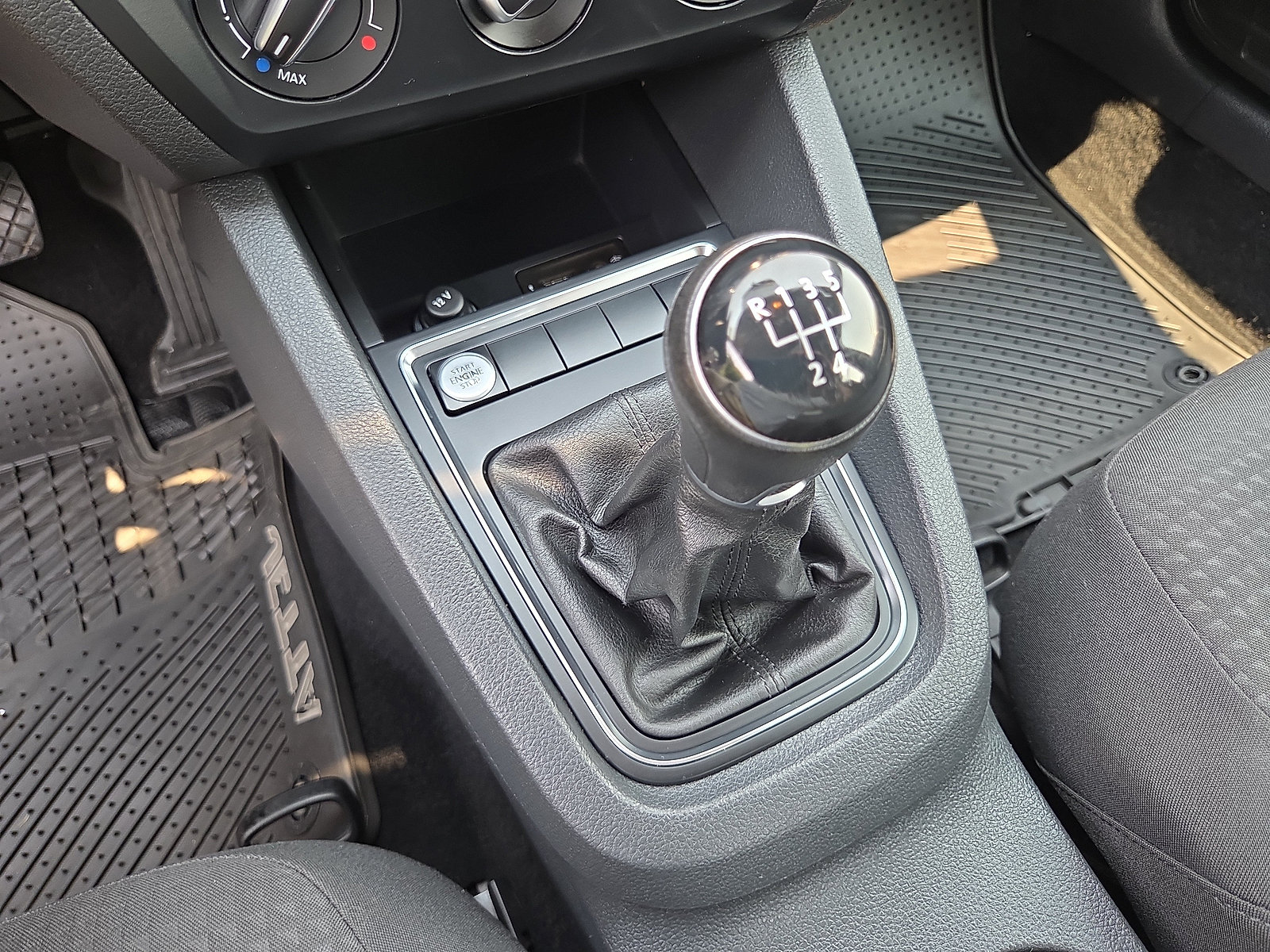 Used 2016 Volkswagen Jetta SE FWD image 26
