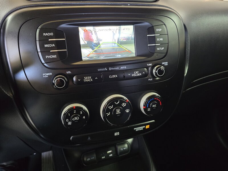 Used 2016 Kia Soul + FWD image 18