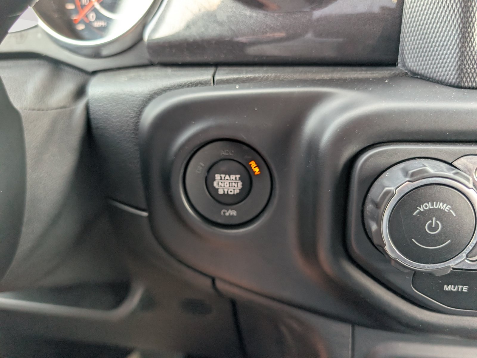 Used 2020 Jeep Wrangler Unlimited Sahara AWD/4WD image 26