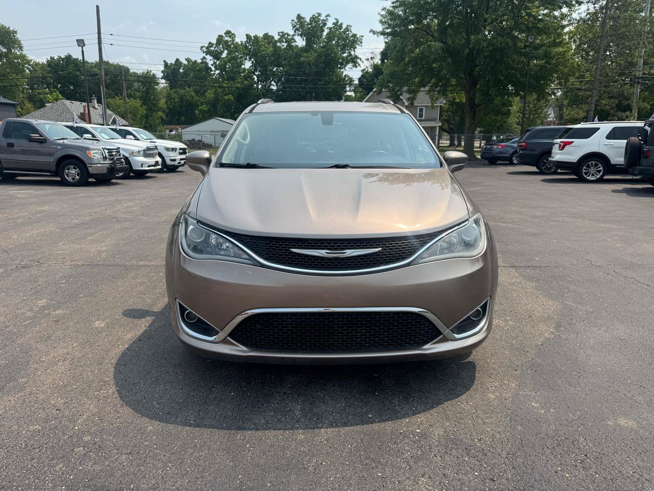 Used 2017 Chrysler Pacifica Touring-L Plus FWD image 5