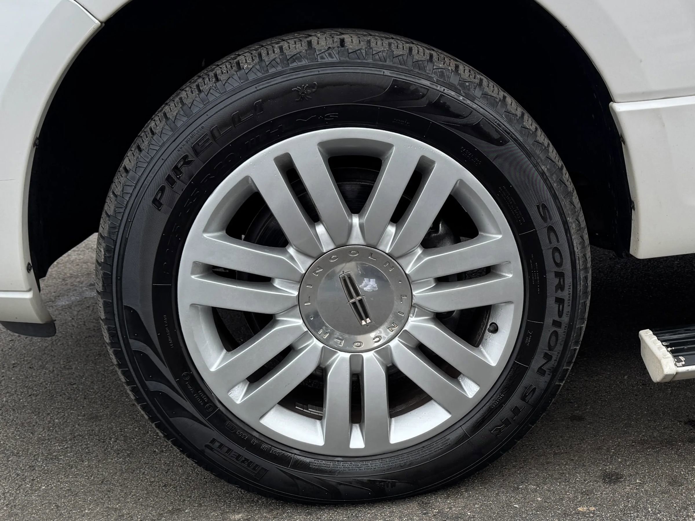 Used 2013 Lincoln Navigator 4WD w/ HD Trailer Tow Pkg image 8