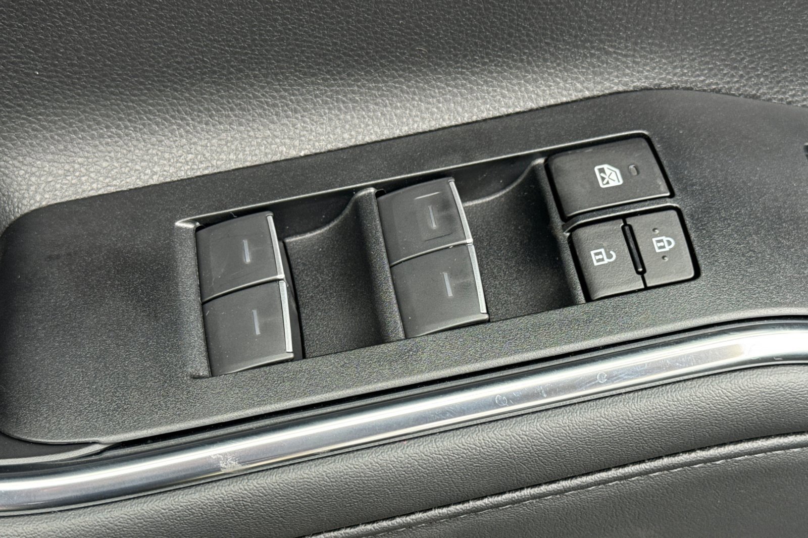 New 2025 Toyota Highlander Limited image 12