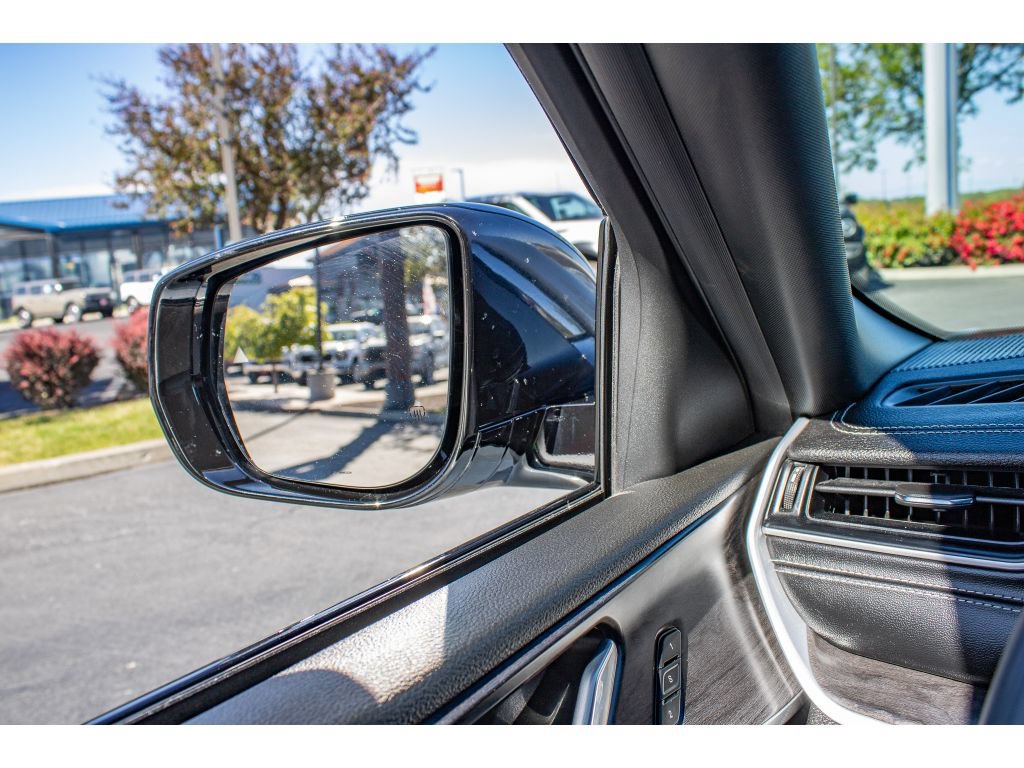 Used 2024 Jeep Grand Cherokee L Limited AWD/4WD image 37